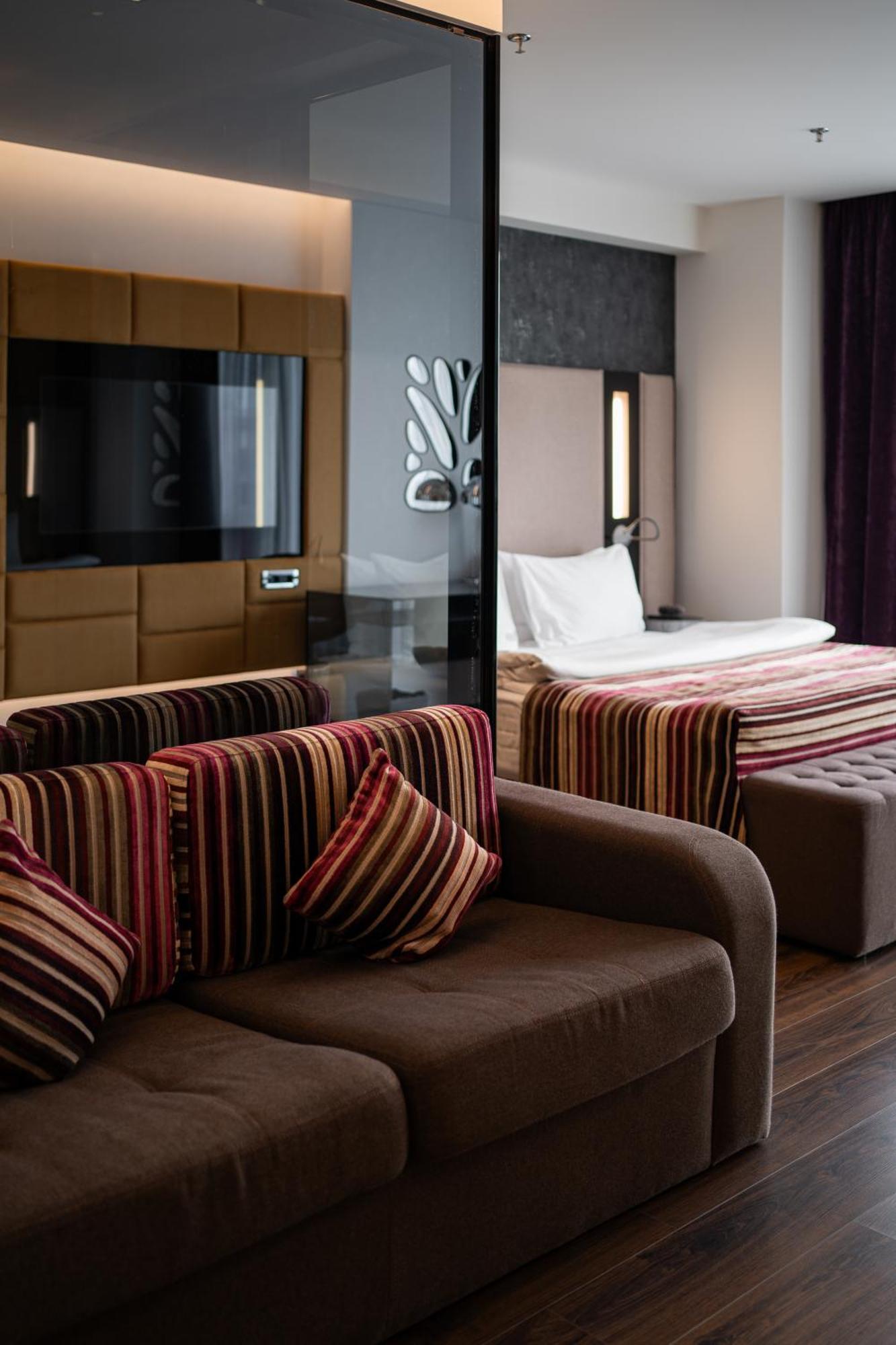 11 Mirrors Design Hotel Κίεβο Εξωτερικό φωτογραφία