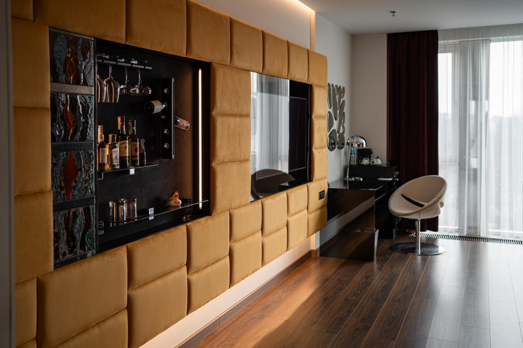 11 Mirrors Design Hotel Κίεβο Εξωτερικό φωτογραφία