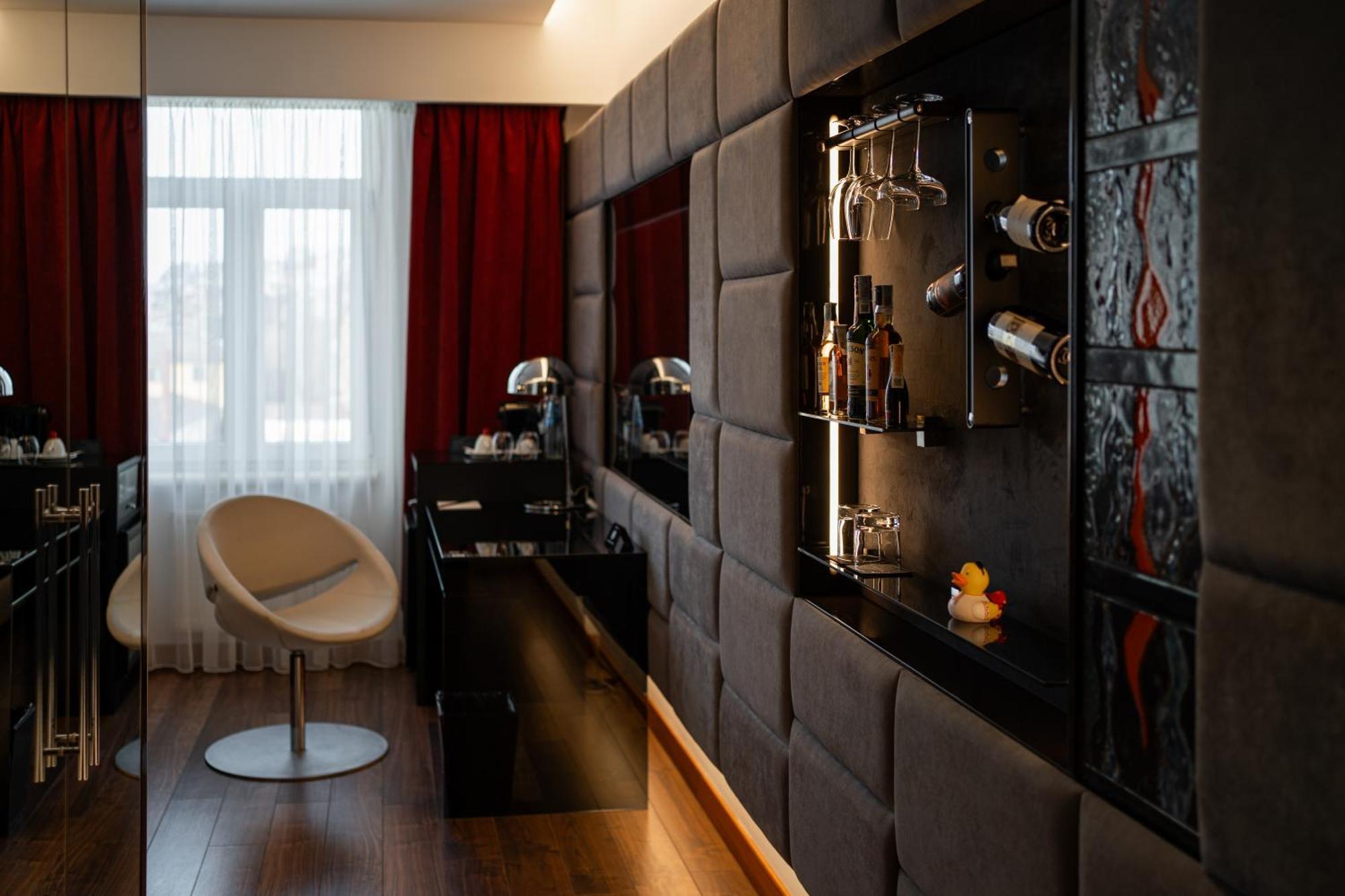 11 Mirrors Design Hotel Κίεβο Εξωτερικό φωτογραφία