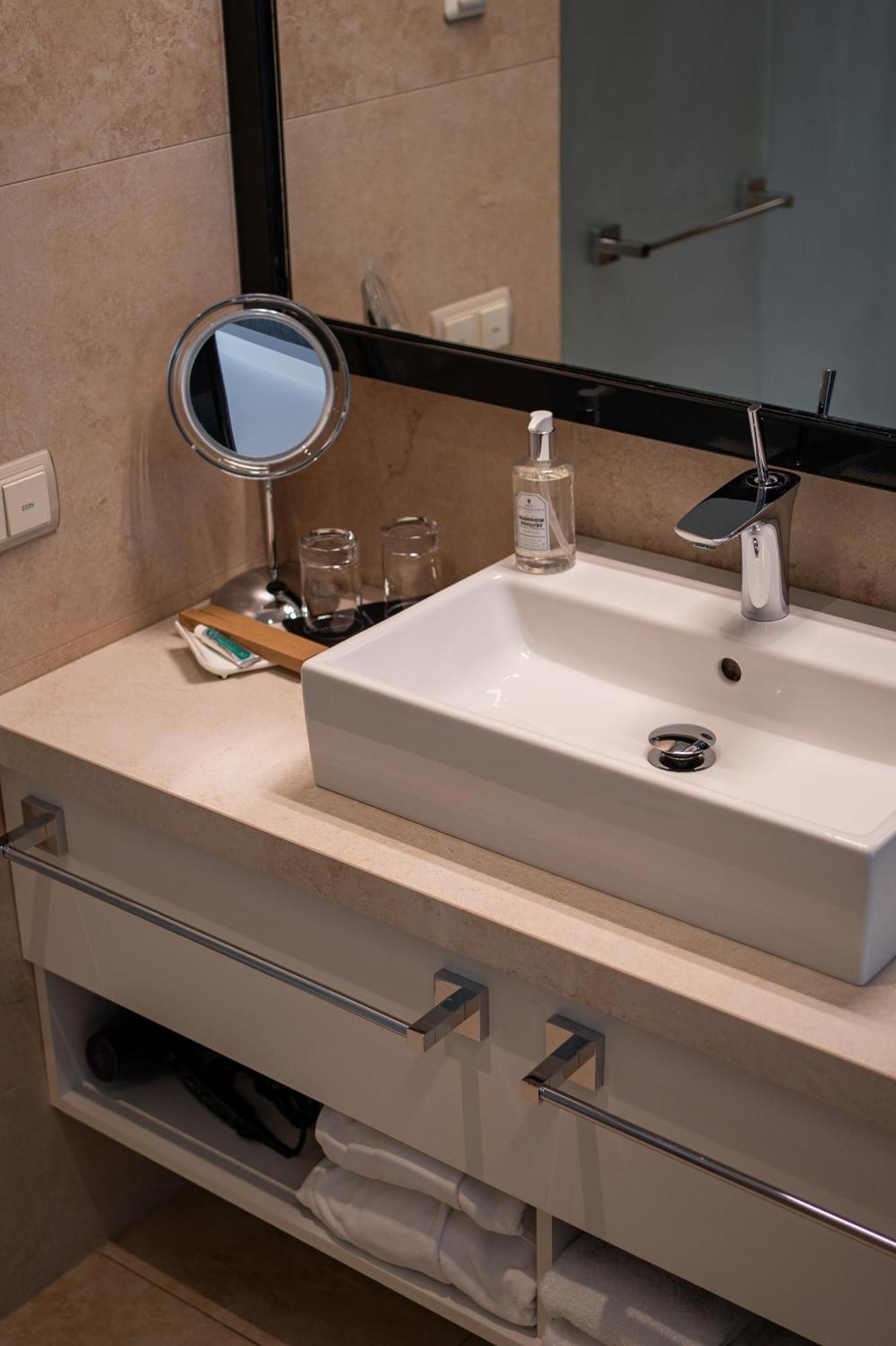 11 Mirrors Design Hotel Κίεβο Εξωτερικό φωτογραφία