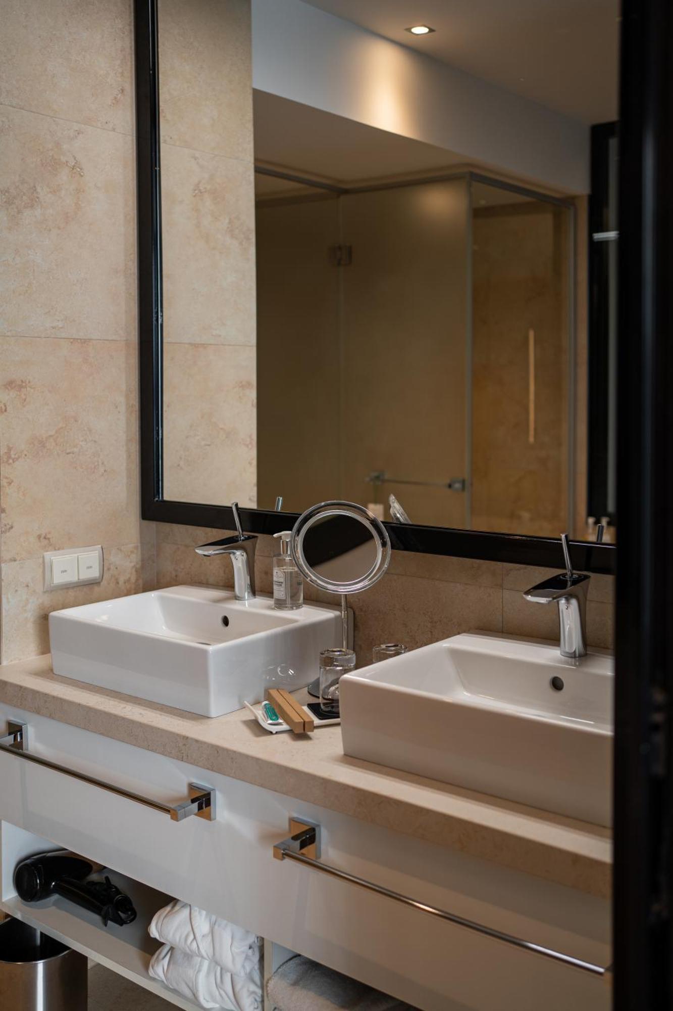 11 Mirrors Design Hotel Κίεβο Εξωτερικό φωτογραφία